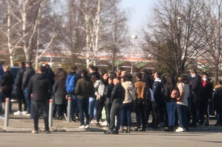 Tollovi për paraqitjen e patentë-shoferit, shpërfillen masat anti-Covid