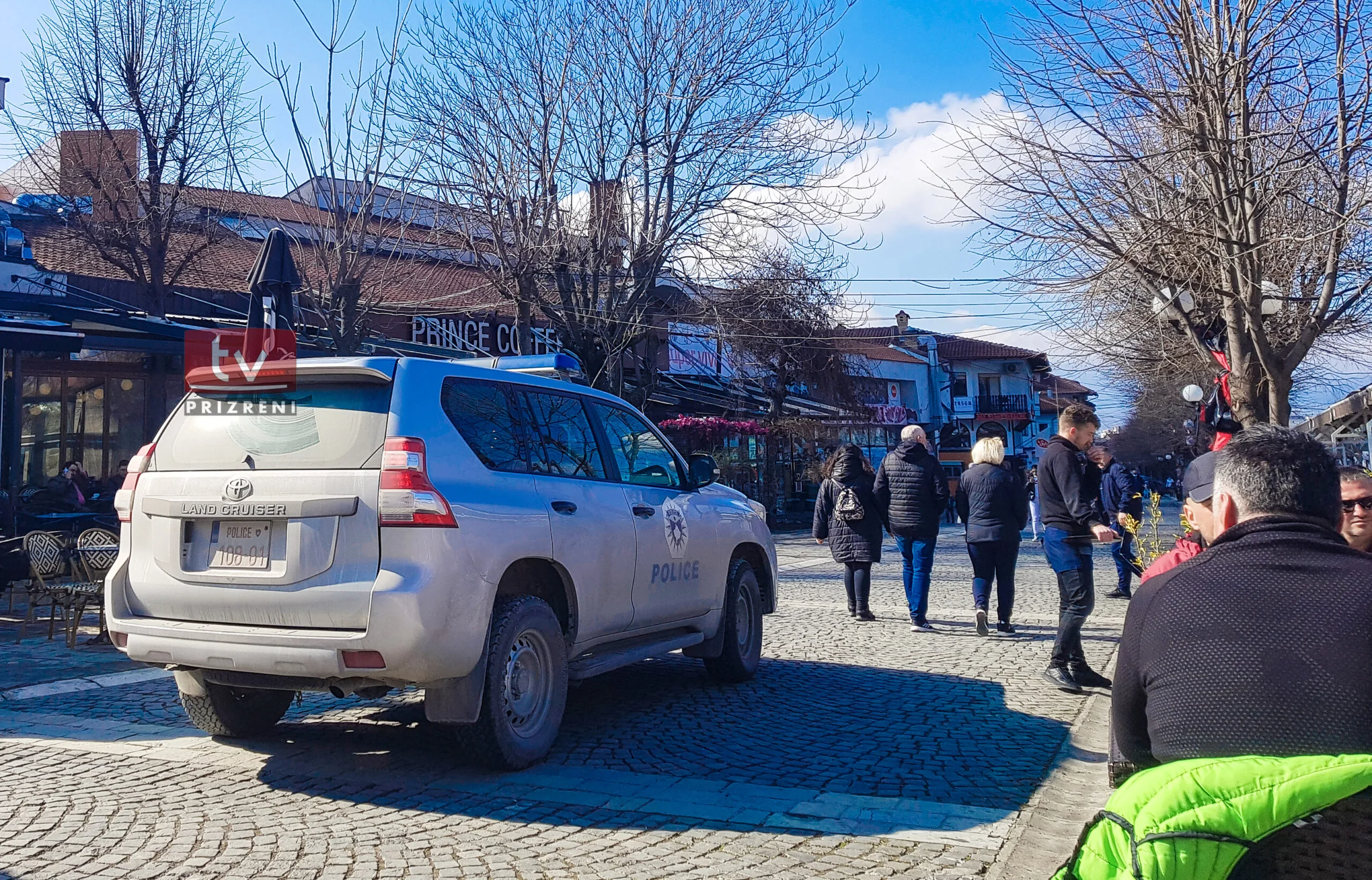 Policia e Prizrenit vetëm gjatë vikendit shqiptoi 305 tiketa ndaj personave që nuk respektuan masat anticovid-19