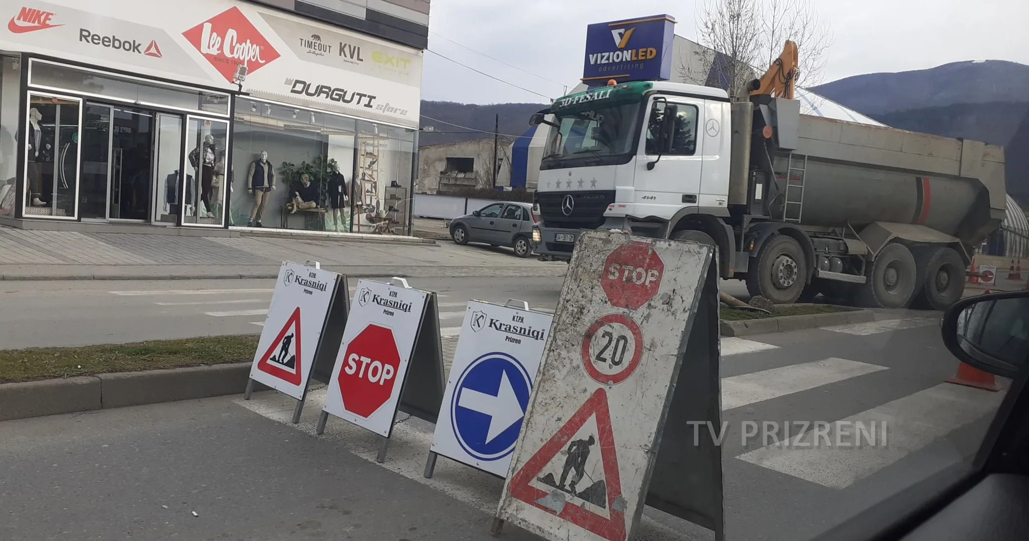 Kolona të gjata në rrugën “Tirana” shkaku i disa punimeve në rrugë