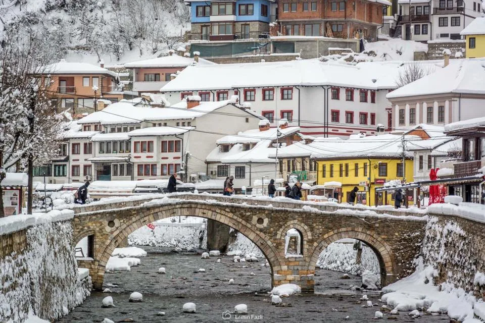 Vazhdojnë bora dhe shiu edhe sot, temperaturat në minus
