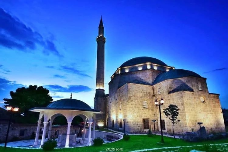 Besimtarët mysliman nisin agjërimin e Ramazanit