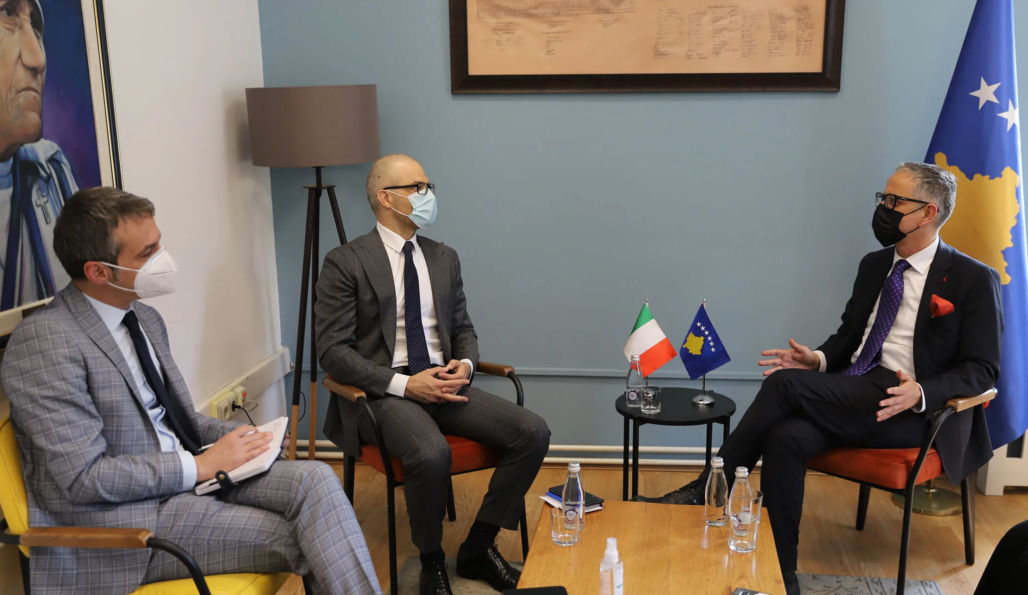 Ministria Vitia takohet me ambasadorin Orlando, diskutojnë për vaksinat dhe masat anti Covid