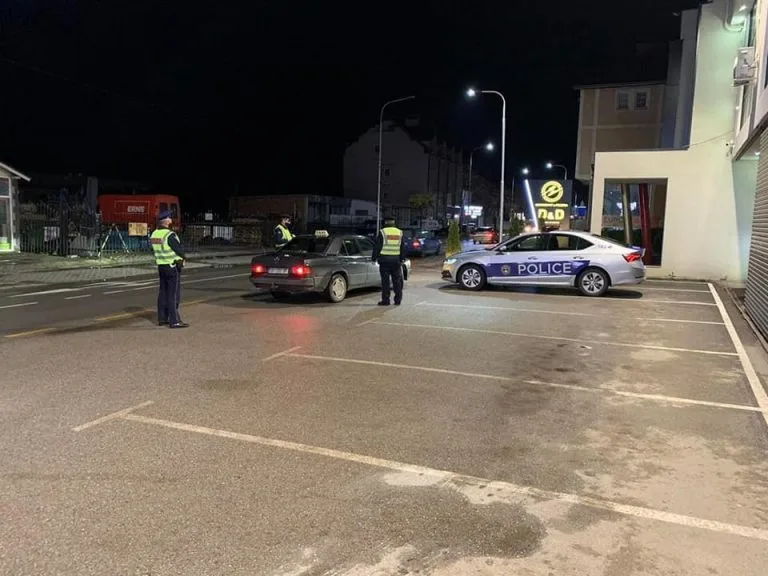 Të rrezikuar nga ekspozimi ndaj virusit, zyrtarët policorë vazhdojnë realizimin e detyrave
