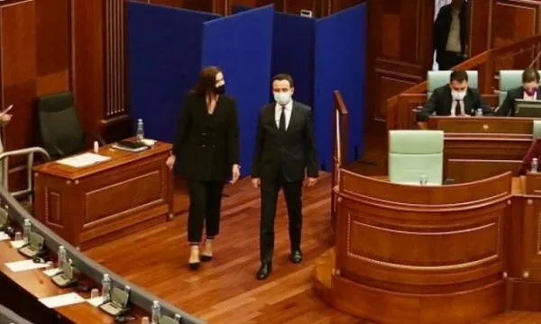 Eliza Hoxha në sy Graincës: Ktheja mandatin e vjedhur PDK-së