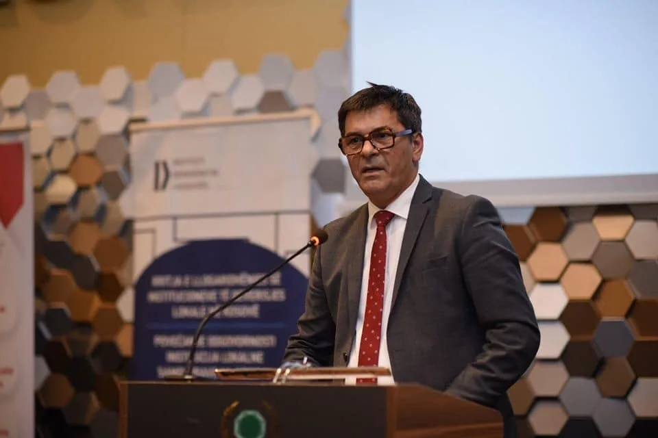 Kryeziu: Mediat e ndihmuan Kurtin të vijë në pushtet – Tani nuk kanë ndryshuar mediat, por kanë ndryshuar njerëzit që erdhën në qeverisje