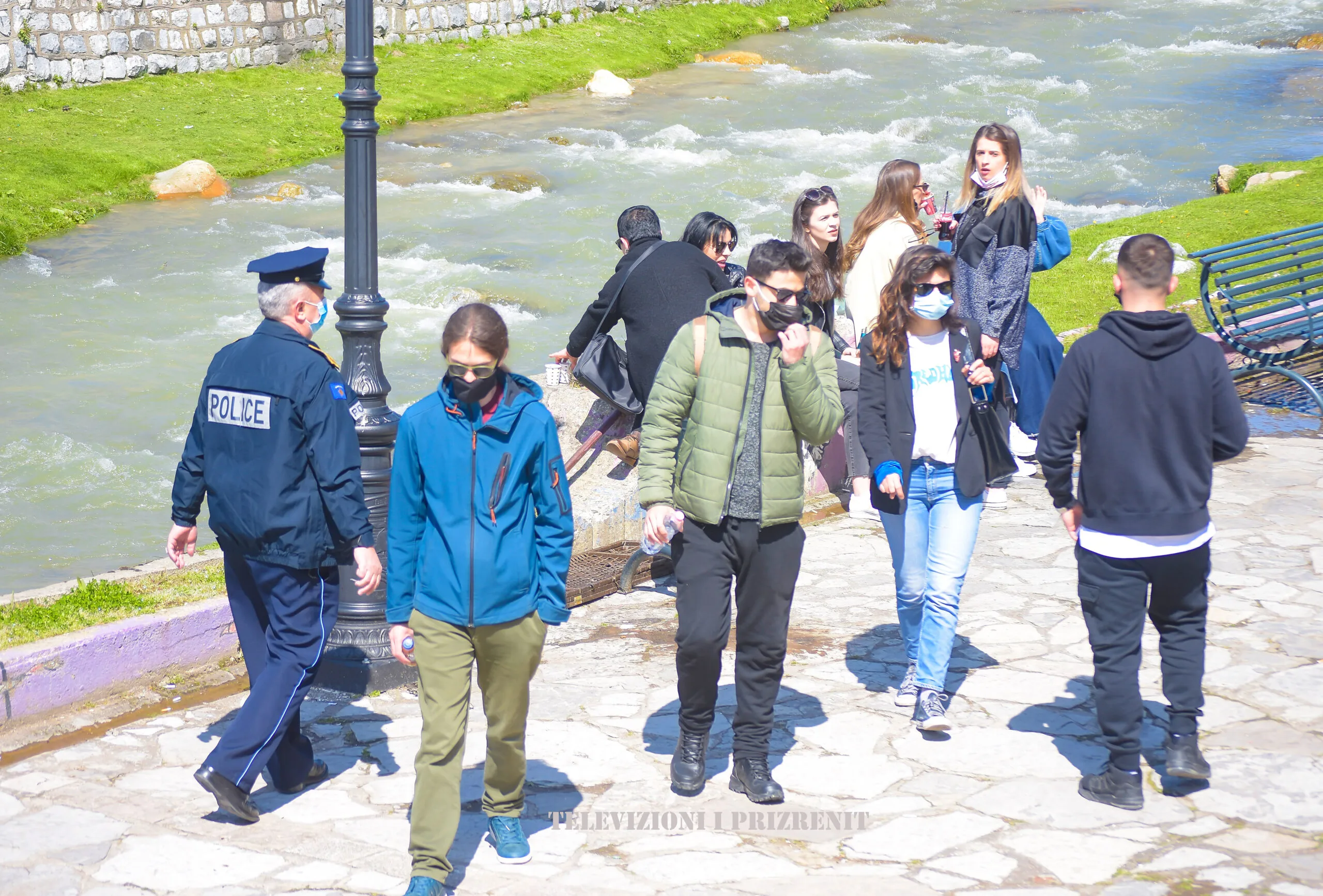 Për 24 orë policia shqiptoi 915 gjoba për mosrespektim të masave antiCOVD-19