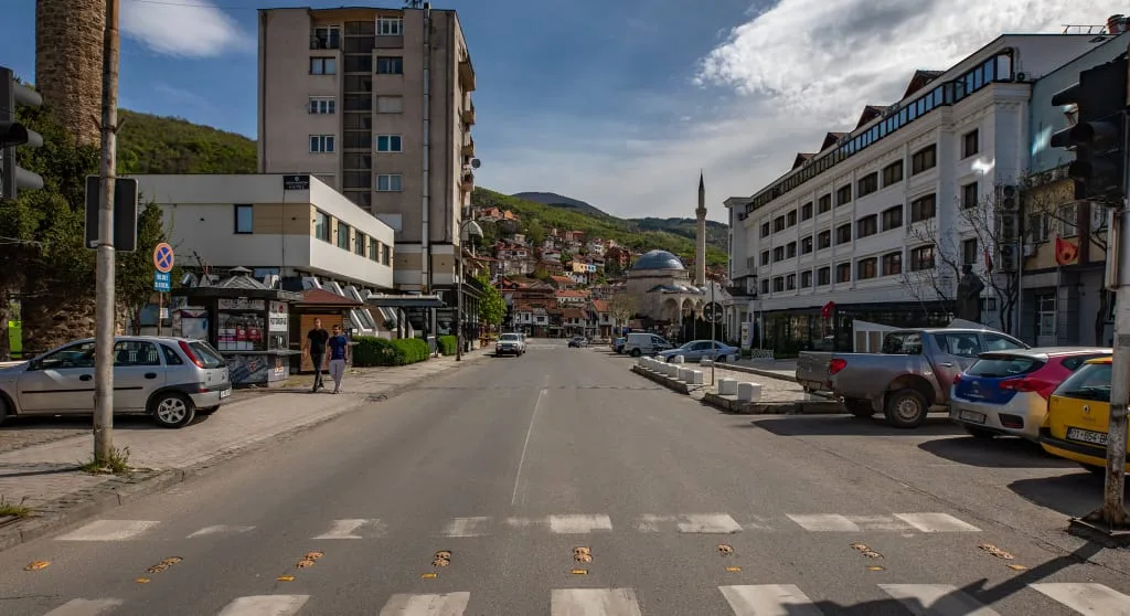 Infektologu kosovar: Vaksinim ose mbyllje