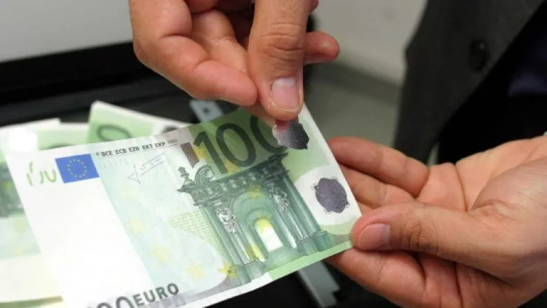Deponohen 350 euro të falsifikuara në një bankë në Prishtinë