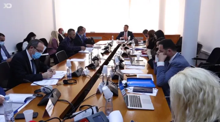 RTK shpenzon rreth 29,300 euro për tre muaj vetëm për servisim dhe vetura me qira