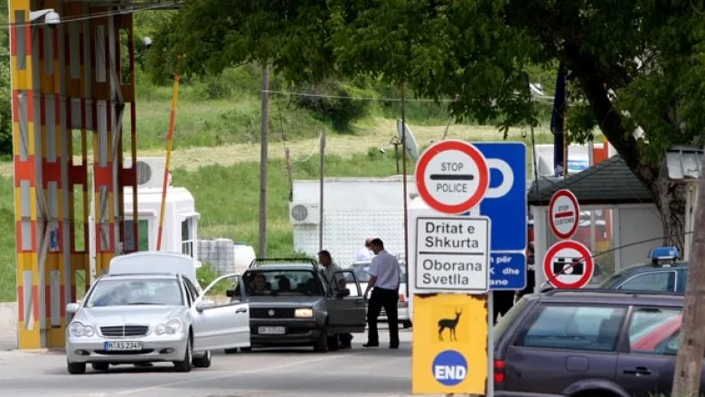 Kufiri i Malit të Zi me probleme teknike/ Të gjithë kosovarët i paraqet si të kërkuar në Interpoli