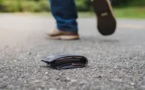 Prizrenasi gjen kuletën me 1,410 euro dhe e dorëzon në polici