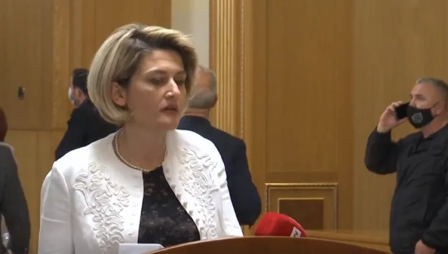 Mimoza Kusari – Lila: Masat anti-covid të rishikohen nga qeveria