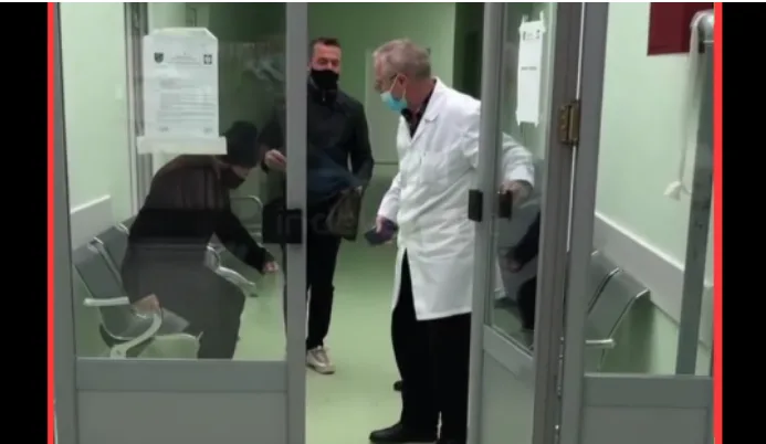 Suspendohet nga puna mjeku në Podujevë që nuk i dha ndihmë mjekësore të moshuarit