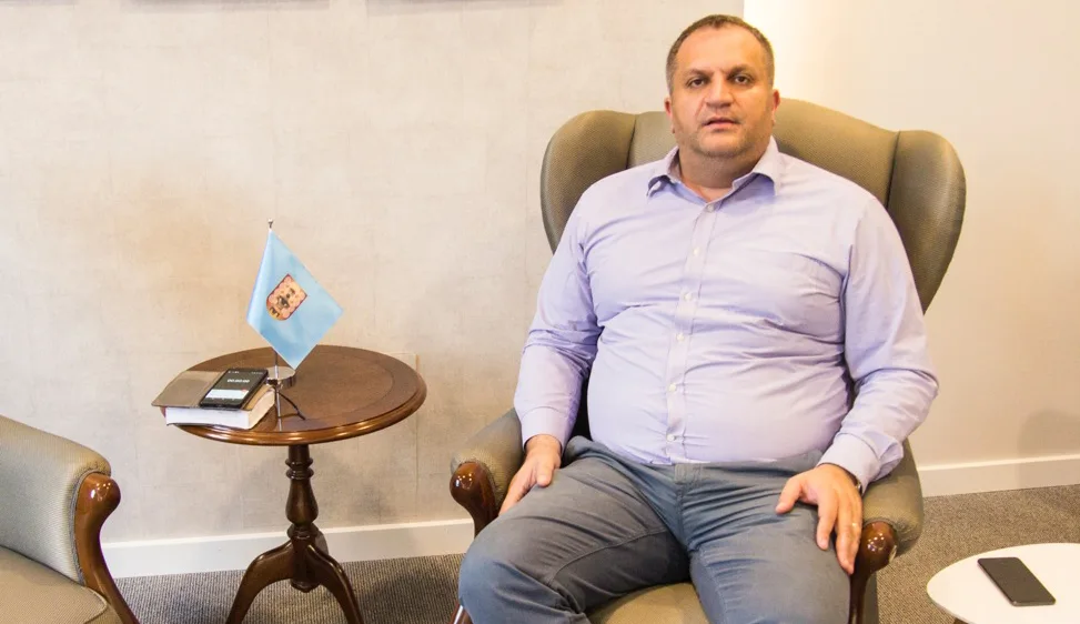 Shpend Ahmeti: Nëse zgjat mbyllja deri me 18 prill, edhe unë po shkoj në Shqipëri