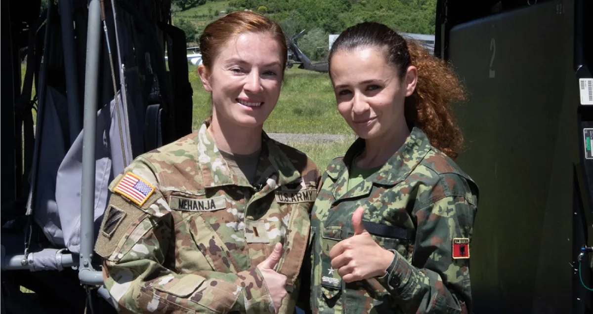 Njëra kosovare e tjetra nga Shqipëria, pilotet që po lavdërohen nga SHBA-ja!