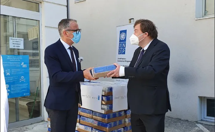 Ambasadori austriak në Kosovë: Deri në gusht, Kosova do të furnizohet me 95 mijë vaksina anti-Covid