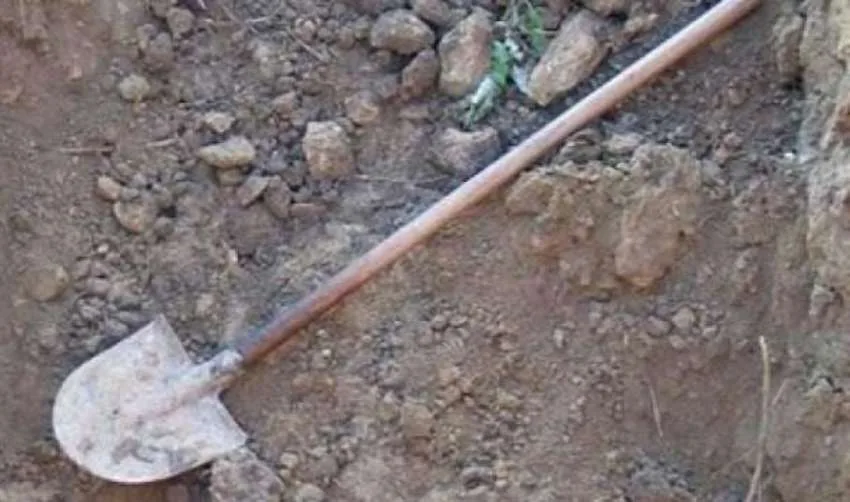 Ngacmoi gruan e njërit nga banorët, mitrovicasit ndjekin sirianin me lopatë