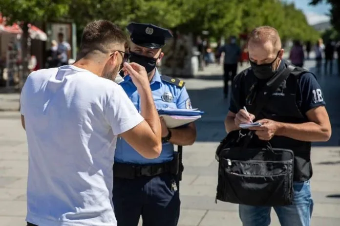 Brenda 24 orëve, Policia shqipton 474 gjoba për mosrespektim të masave anti-COVID