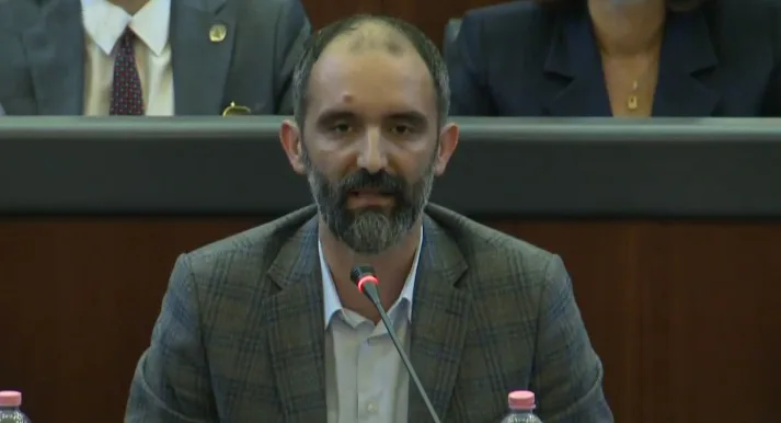 Artan Abrashi: Privatizimi e ka shkatërruar Kosovën