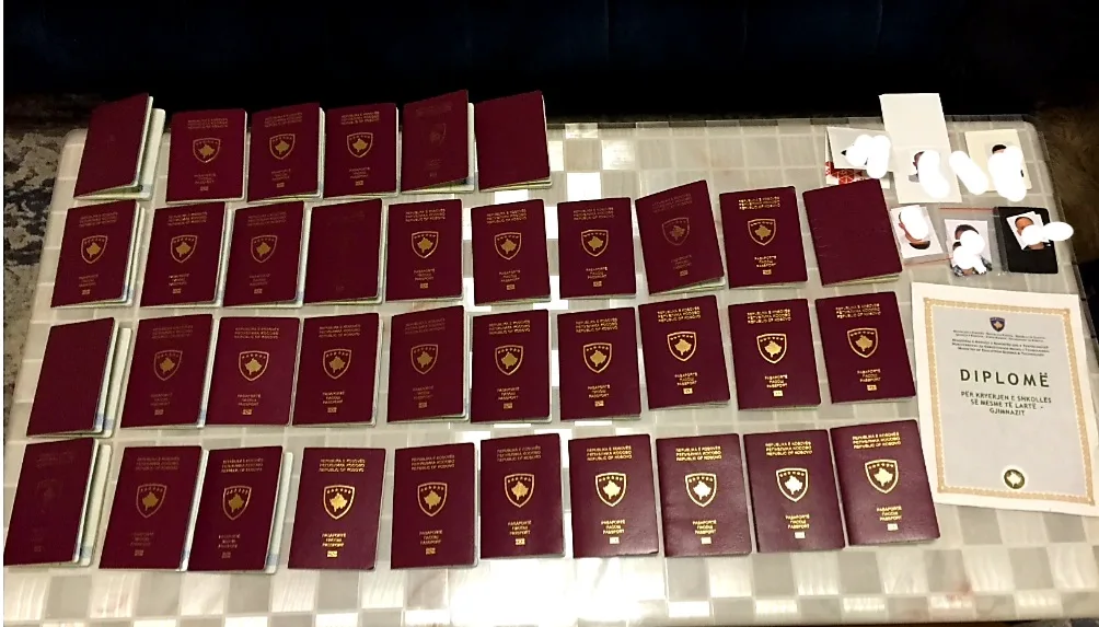 Aksion i Policisë në Suharekë, konfiskohen 36 pasaporta dhe një diplomë e Shkollës së Mesme