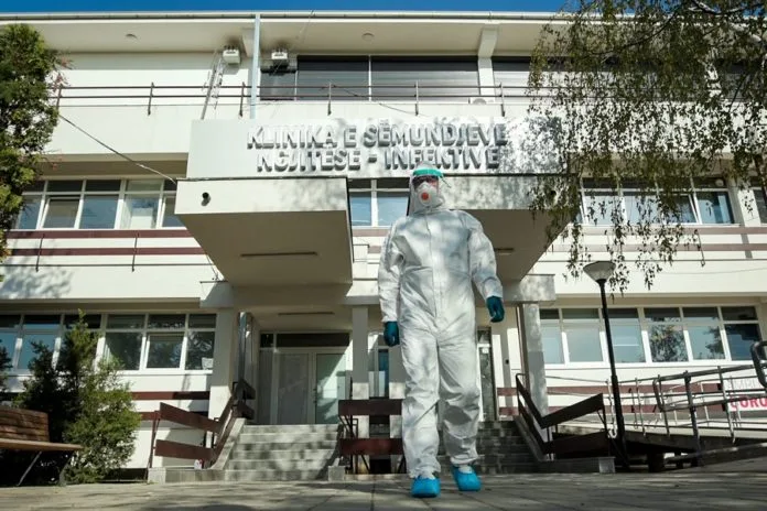 Afër 2 mijë raste aktive me koronavirus në Kosovë