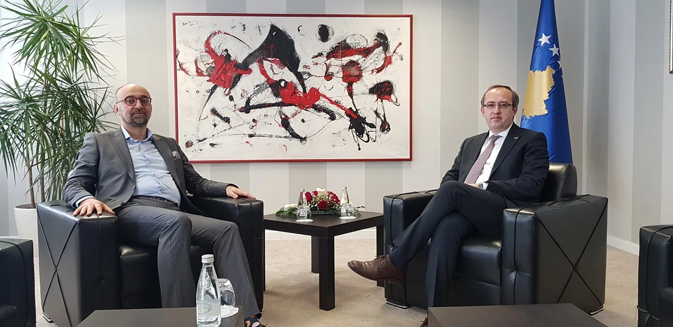 Eskalon në gjuhë vulgare ish-këshilltari i Hotit: Dialogu don b*** shoq, mati!