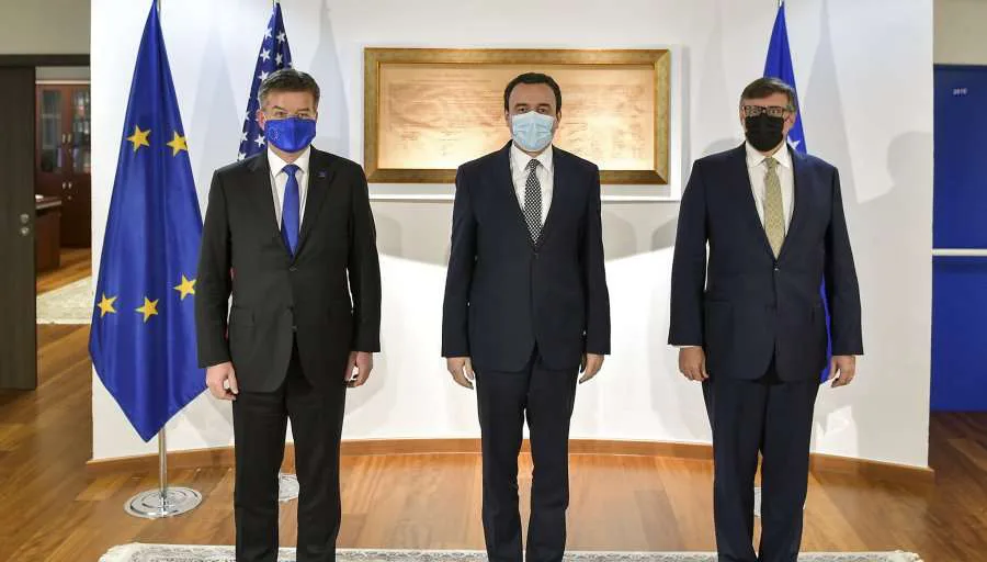 Kurti mirëpret koordinimin BE-SHBA në prag të rinisjes së dialogut