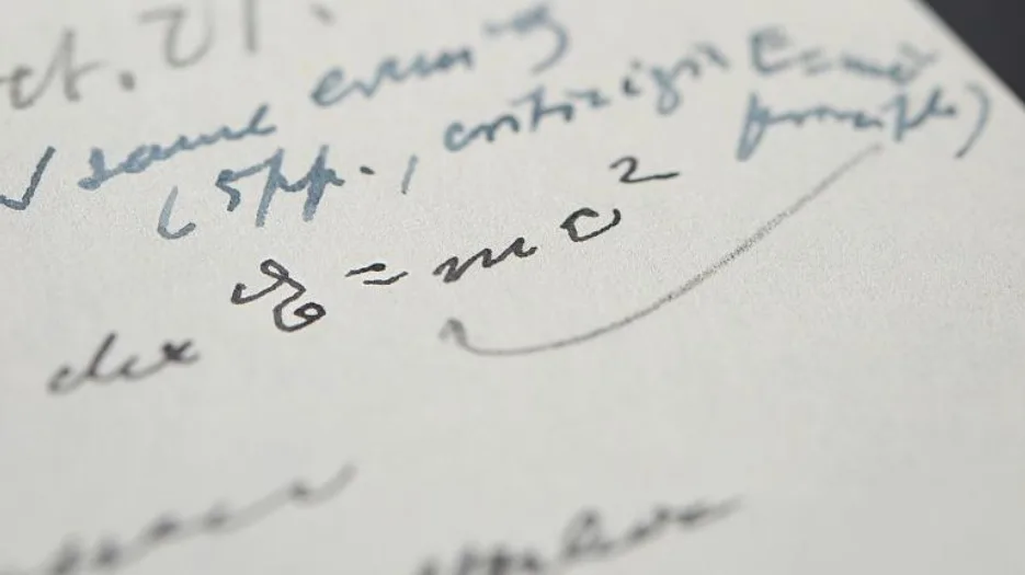 Letra ku Ajnshtajni shkroi formulën e relativitetit u shit një milion euro