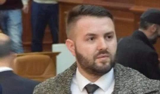 Kuvendari Petrit Hoxhaj, jep dorëheqje nga të gjitha funksionet në LDK