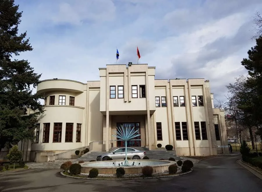 4 vetura të reja pritet të blihen për komunën e Prizrenit, 2 për Universitetin “Ukshin Hoti” në Prizren
