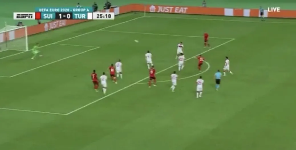 Xherdan Shaqiri shënon gol absolutisht spektakolar nga distanca – mrekulli e vërtetë