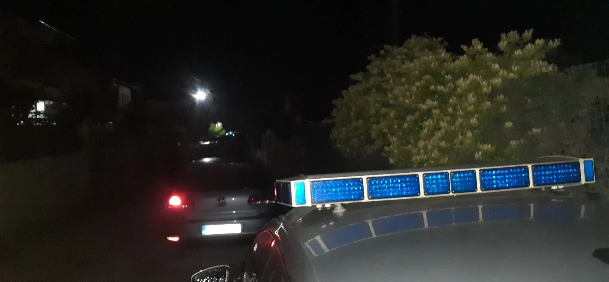 Sulmohen policët, derisa ishin duke bastisur një shtëpi në Prizren