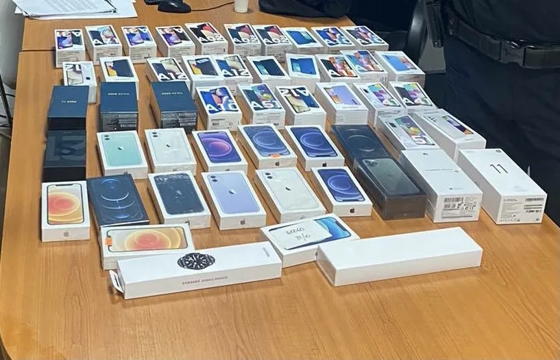 Konfiskohen 61 telefona të kontrabanduar
