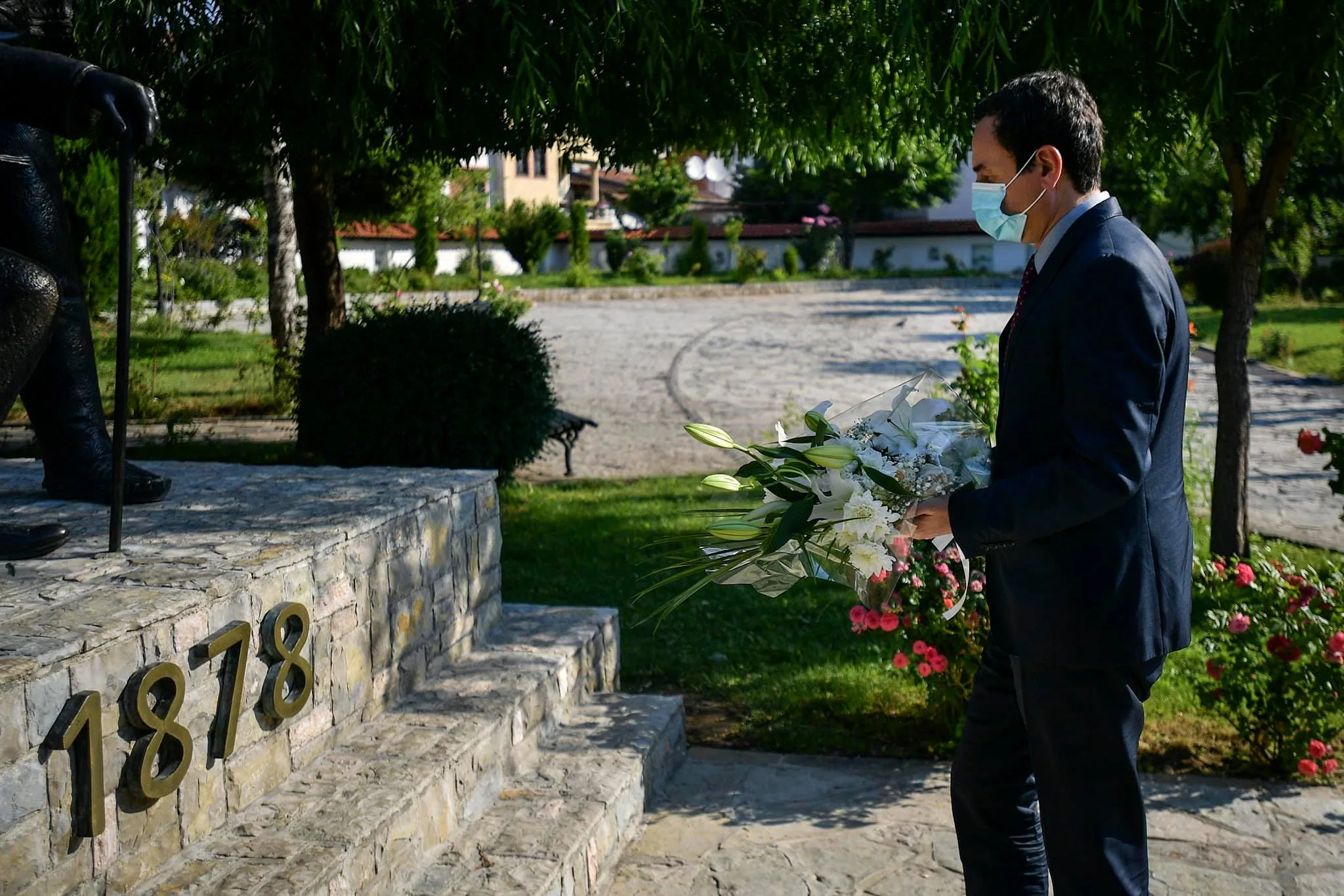 Kurti gati për Samitin e krerëve të Ballkanit Perëndimor, ndalet në Prizren për të shënuar përvjetorin e Lidhjes së Prizrenit