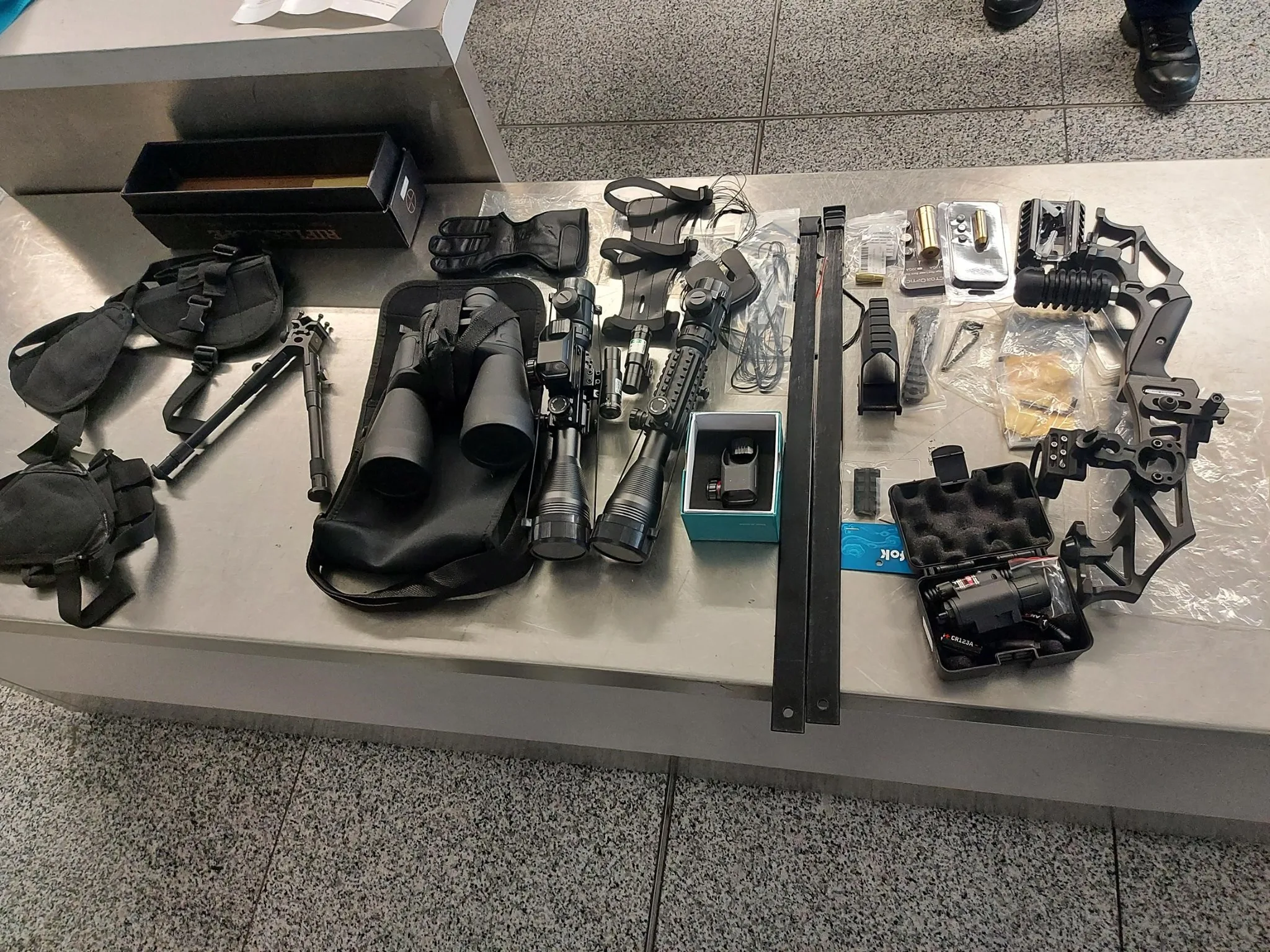 Në Aeroportin ndërkombëtar “Adem Jashari” skanerat zbulojnë mallra të fshehura