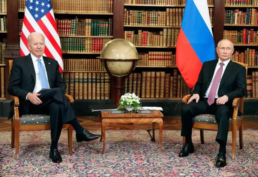 Takimi Biden-Putin përfundon dy orë më herët