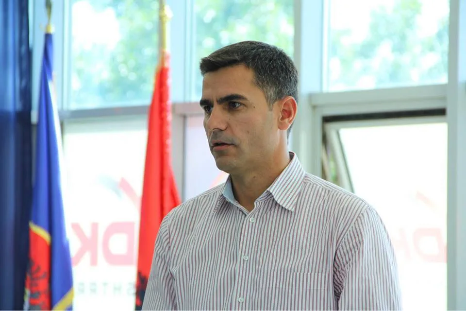Xhafer Tahiri: Nuk bëhet fjalë për shkarkim të Agim Veliut nga LDK