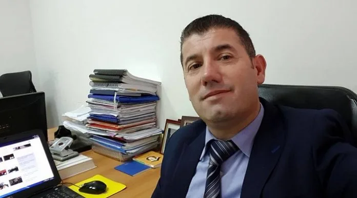 Shkarkohet kryeshefi i Postës së Kosovës, Xhevdet Smakiqi