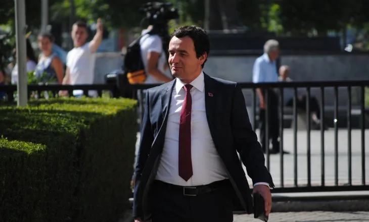 Zyrtari i PDK-së Gecaj: Bina është e hapur, urdhëro kryeministër-shko ngulite flamurin në kufi me Malin e Zi