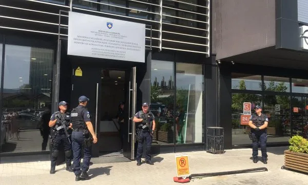 Prokuroria: 21 të arrestuar, 14 prej tyre zyrtarë – aksioni po vazhdon