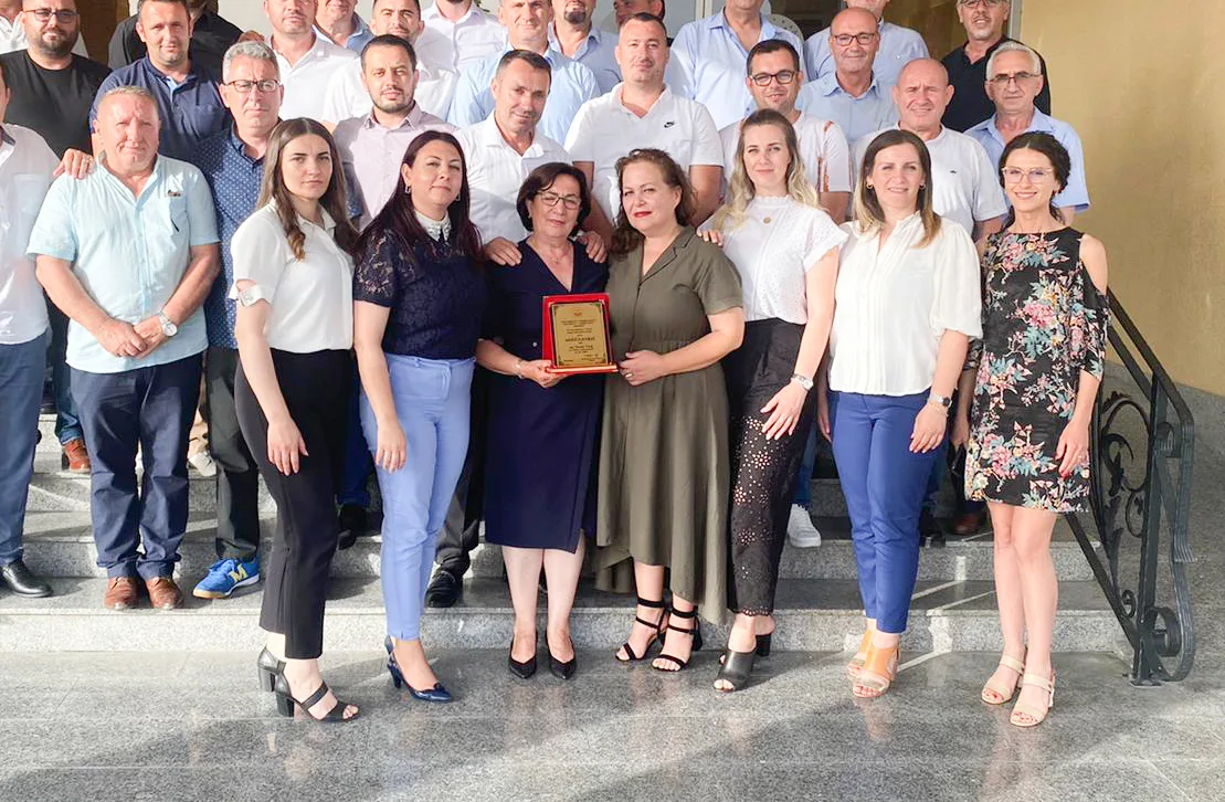 Pensionohet Dushe Prelvukaj – Vezaj, Universiteti i bënë surprizë!