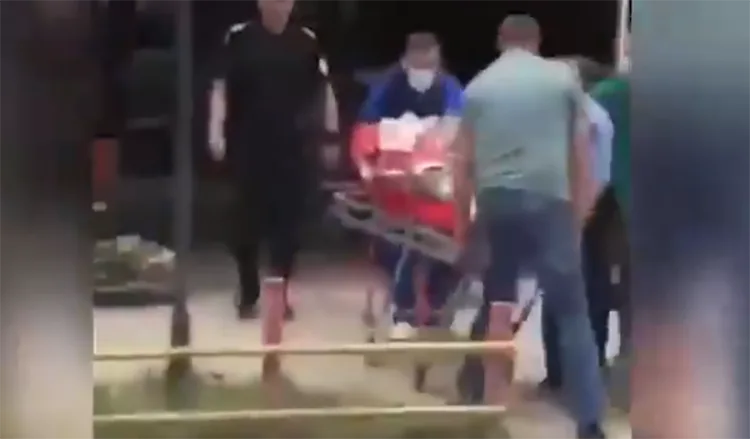 I mbuluar me gjak, momenti kur arrestohet i riu që dyshohet se theri për vdekje një person në Gjilan