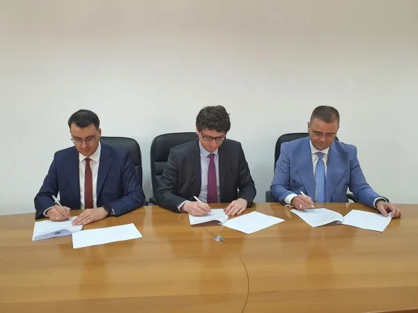 Nënshkruhet marrëveshja për mbulimin e polisës së sigurimit për diasporën