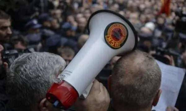 OVL-UÇK aktivitet protestues përmes artit, në mbrojtje të çlirimtarëve
