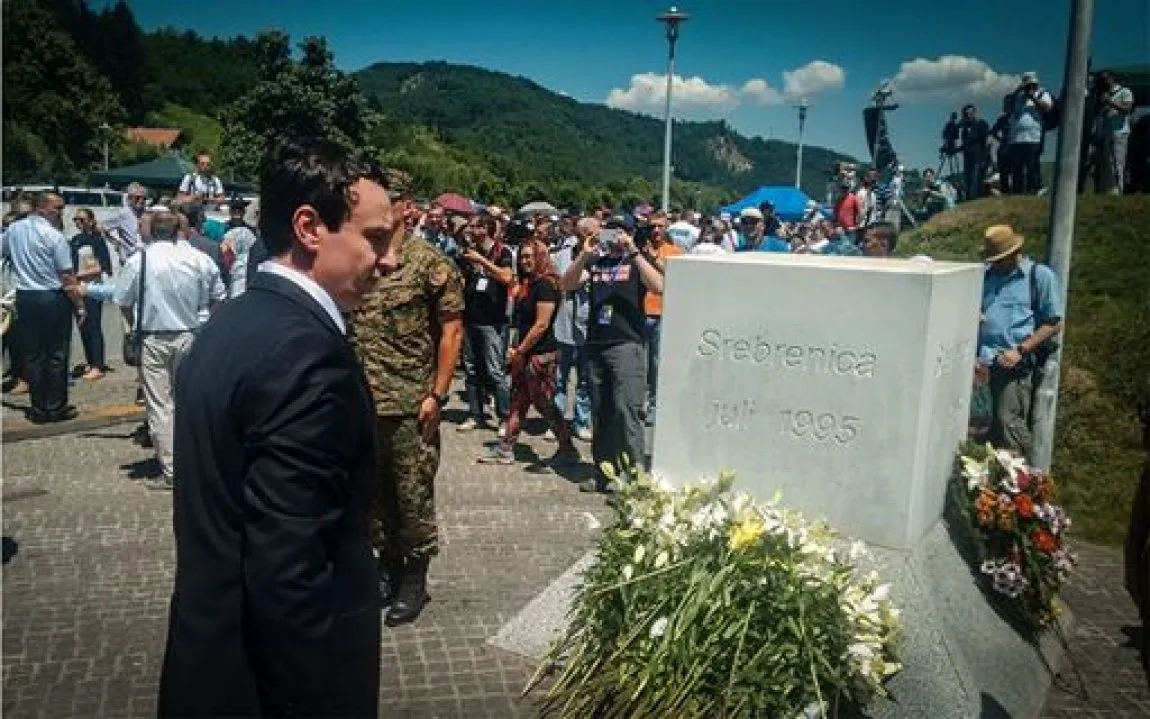 Kurti në 26-vjetorin e Srebrenicës: Themeli i paqes në Ballkan është ndëshkimi i kriminelëve