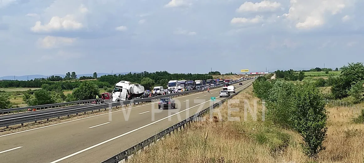 Bllokohet Autostrada “Ibrahim Rugova” për në Shqipëri
