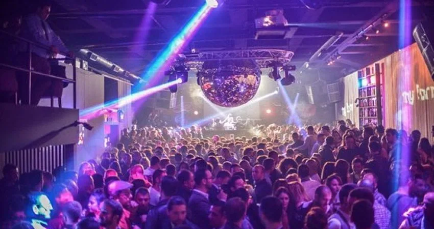 Hapen edhe diskotekat në Kosovë