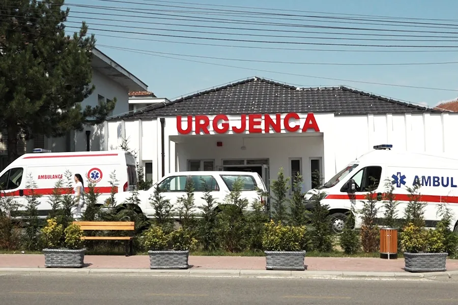 Komuna e Deçanit shpall gjendjen emergjente pas helmimeve masive