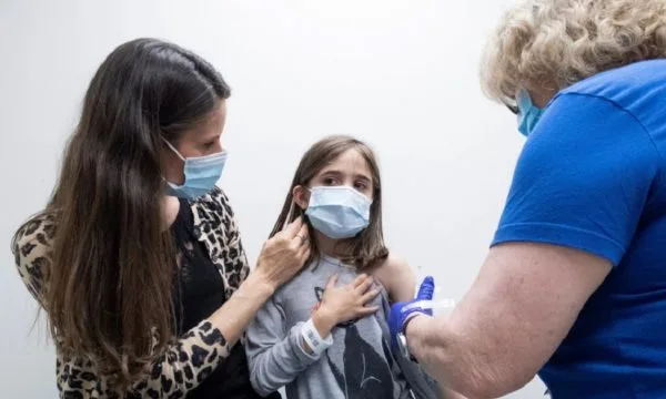 Pfizer dhe Moderna testojnë vaksinat për grupmoshën 5-11 vjeç