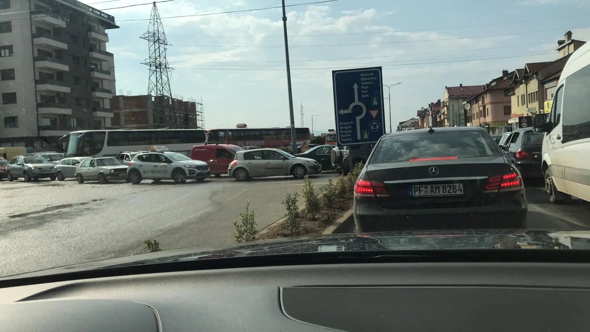 Tollovi e madhe te rrethi i “Abi Çarshisë” në Prizren, “bllokohet” rruga